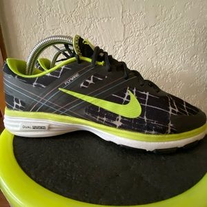 Women’s Nike flywire dual fusion athletic shoe